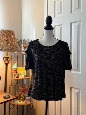 Altar’d State Black Metallic Swirl Short Sleeve Top size medium euc